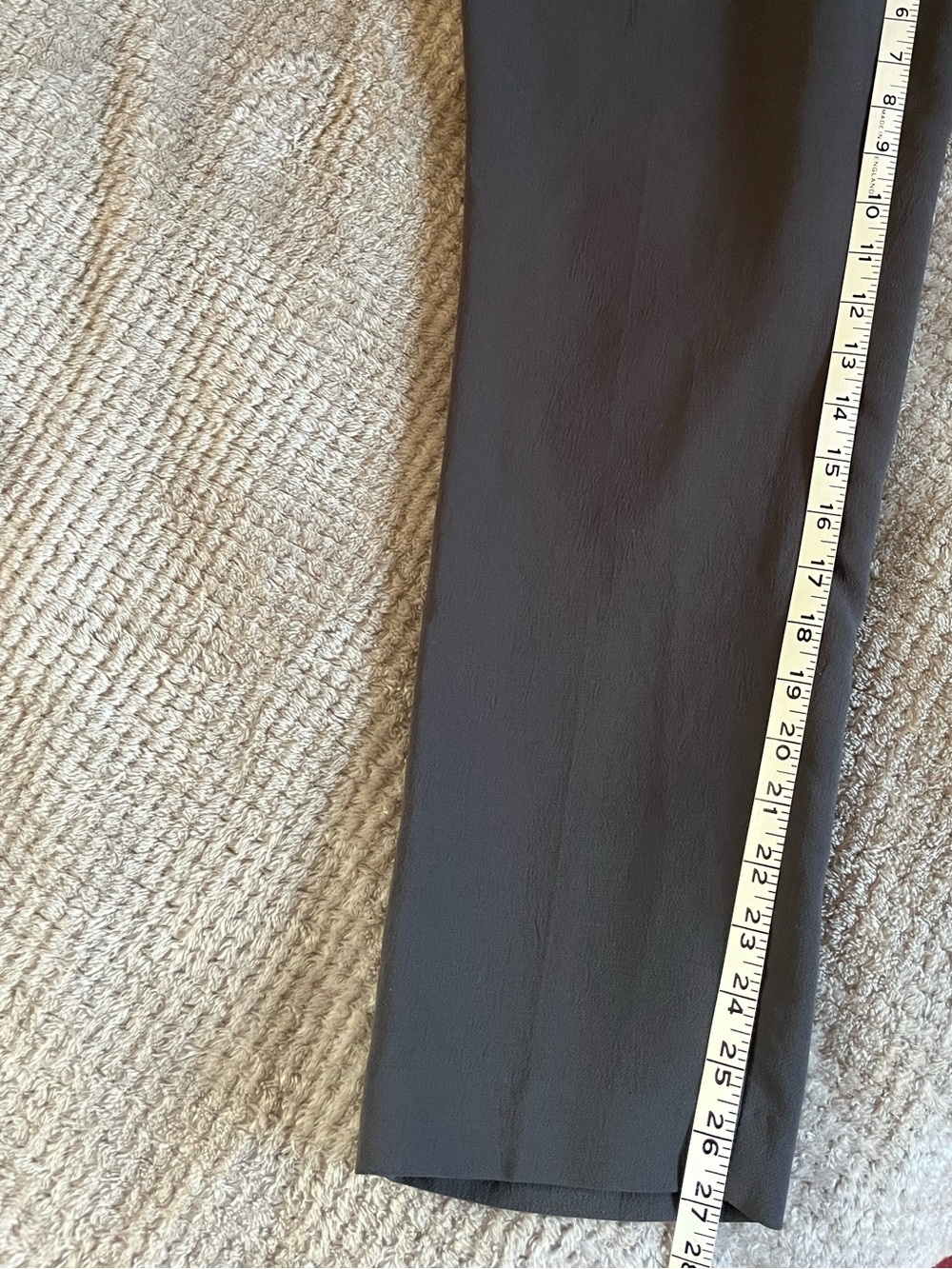 Aritzia Wilfred Darontal Cropped Crepe Trousers - Picture 10 of 10